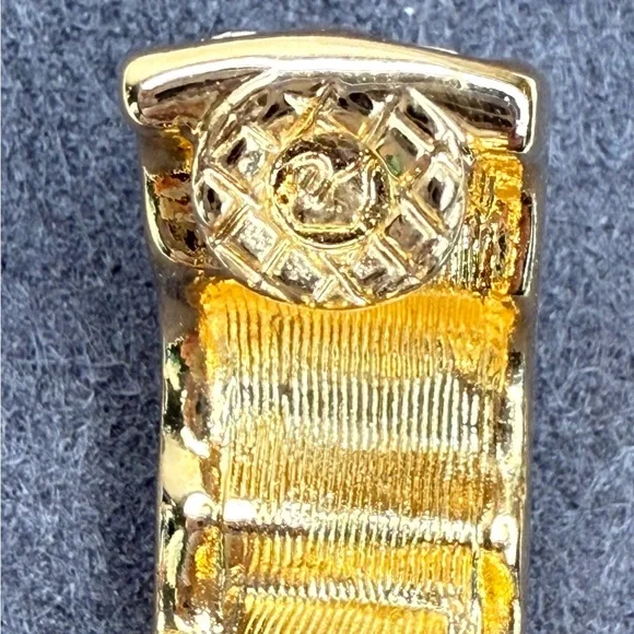 Vintage Swarovski Swan Signed Clip-On Earrings Gold Tone Crystal Pavé 1980s - Picture 7 of 7